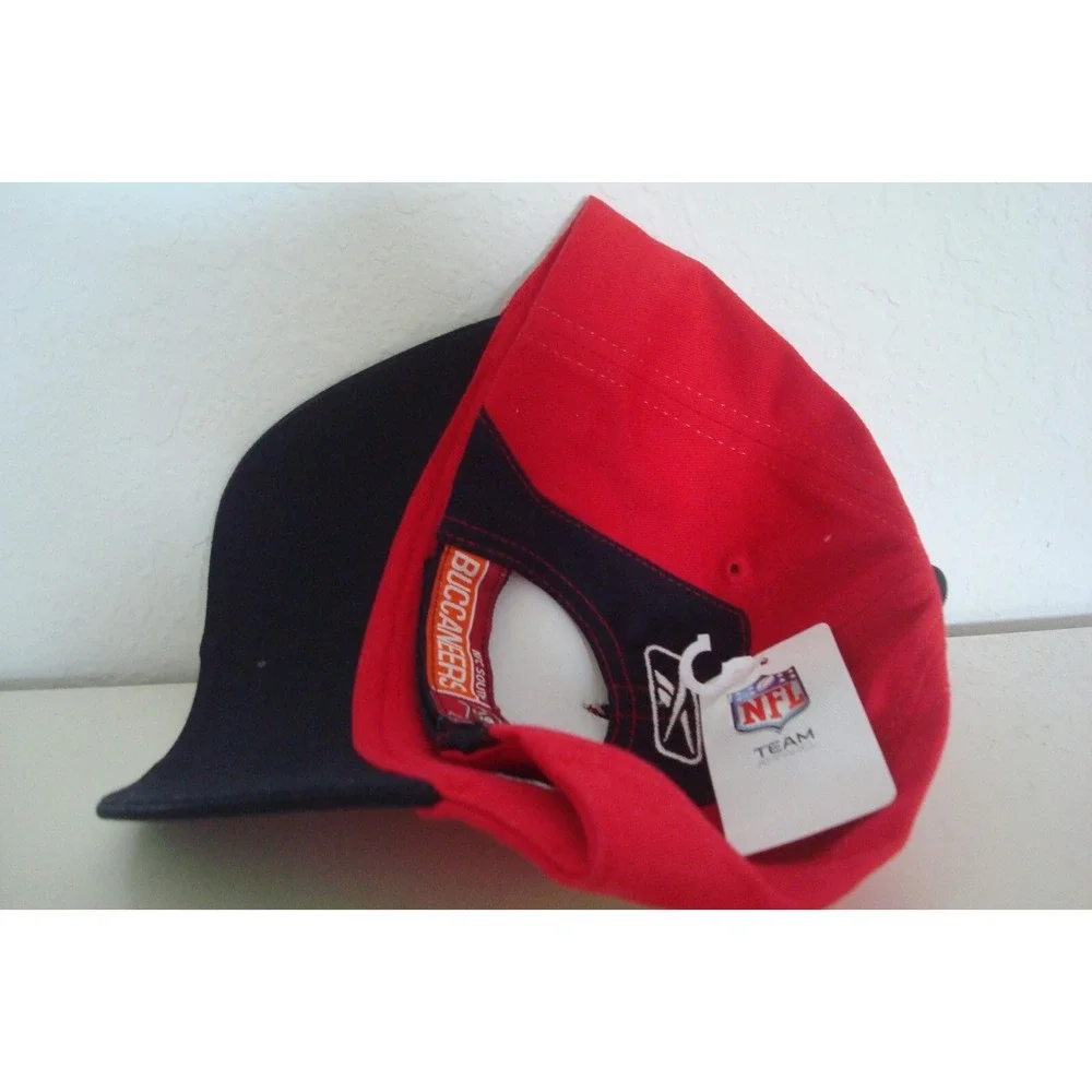TAMPA BAY BUCCANEERS REEBOK‎  SZ STRAPBACK  DEADSTOCK HAT CAP VINTAGE A2